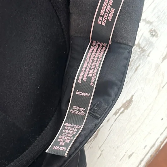 VS bombshell Black Strapless Bra size 34B - Picture 3 of 3